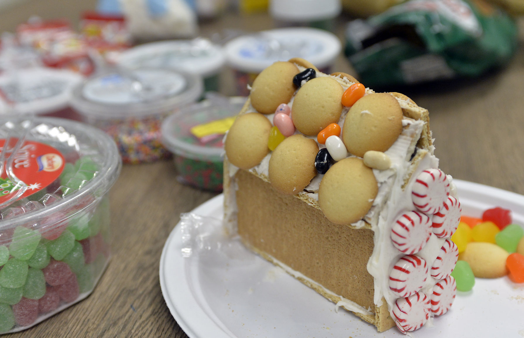 NORTHSIDE LIBRARY GINGERBREAD HOUSES